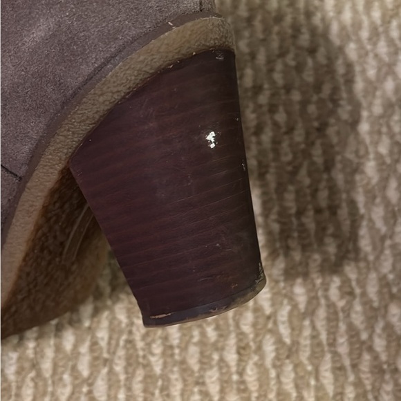 Vince Camuto suede boots size 10 - Picture 4 of 4
